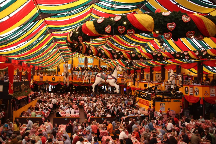 Festzelt auf dem Münchner Oktoberfest